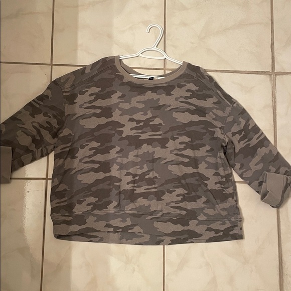 Universal Thread Gray Camo Long Sleeve Sweatshirt (Size 1X) - Picture 7 of 7